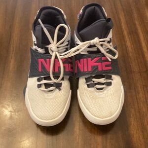 Girl’s Basketball Shoes